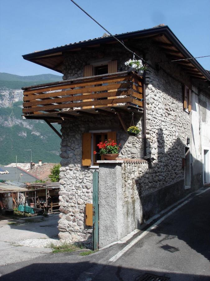 Il Rustico Di Peri Villa Bagian luar foto