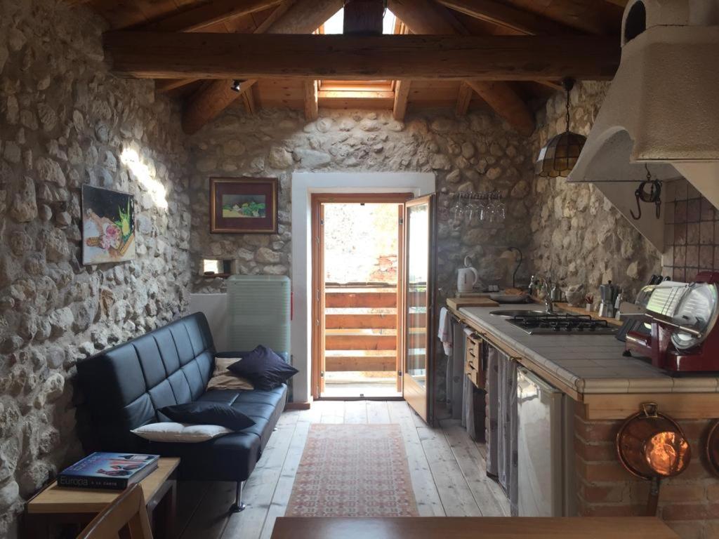 Il Rustico Di Peri Villa Bagian luar foto