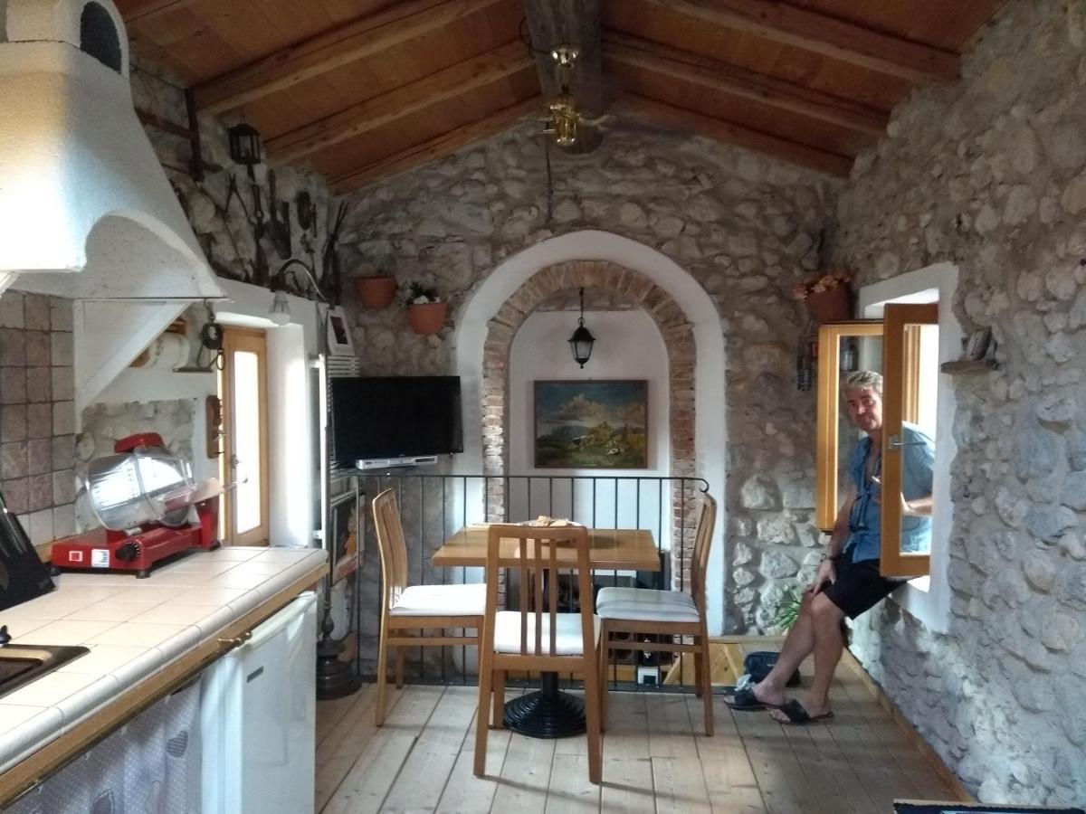 Il Rustico Di Peri Villa Bagian luar foto